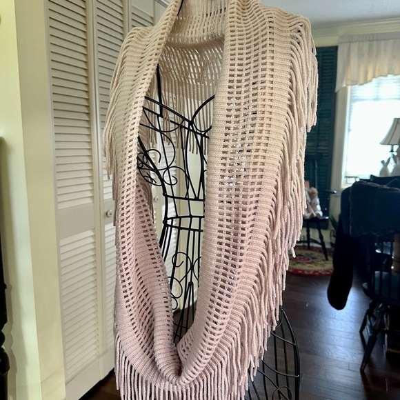 2 NWOT, INFINITY SCARVES. MASSINI, CREAM & SOFT LAVENDER SCARF WITH FRINGE. - Picture 3 of 10